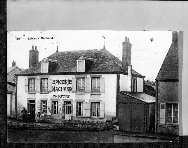 Vue d'ensemble de l'épicerie Machard.