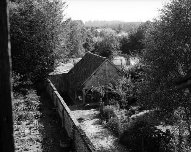 Vue d'ensemble prise des combles de l'ancien presbytère.