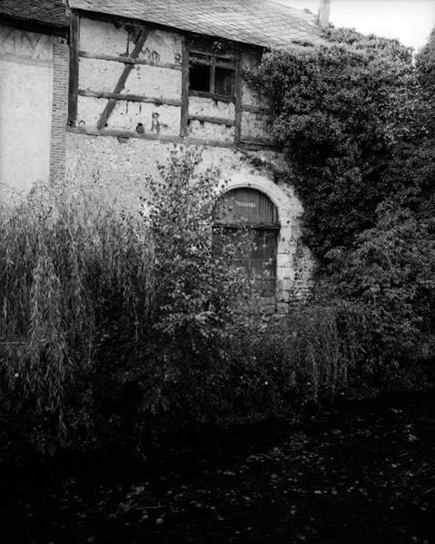 Ancien corps de garde, façade sur la Nère.