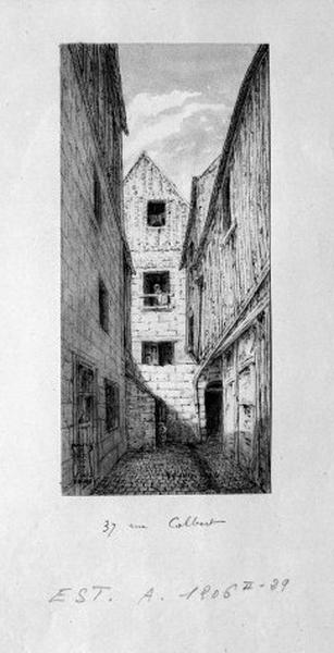 Façades sur cour : à droite issue du passage couvert. Dessin par Edouard Gatian de Clérambault, 1914.