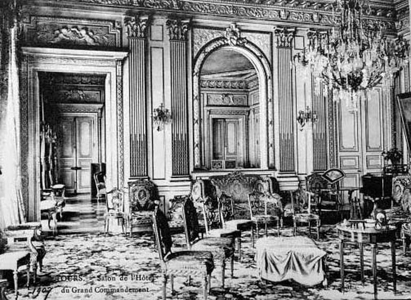 Vue du grand salon au début du siècle.