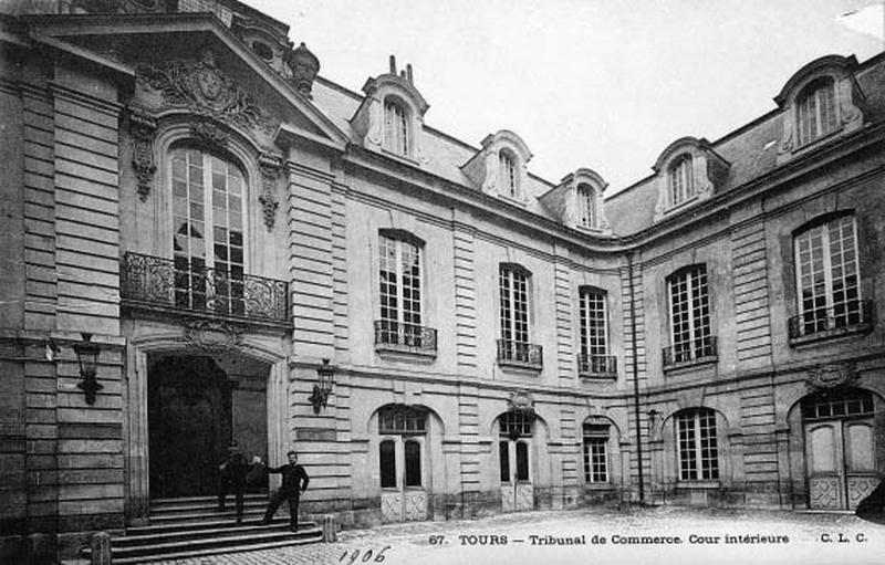 Cour intérieure.