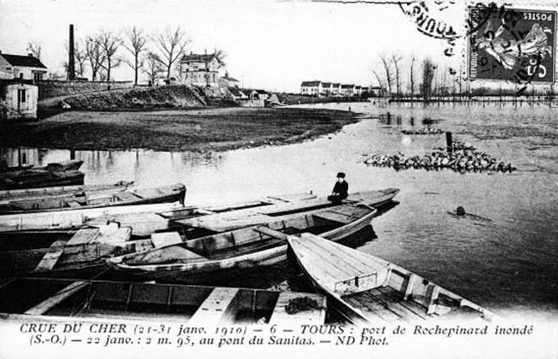Vue prise vers l'est lors de la crue du Cher.