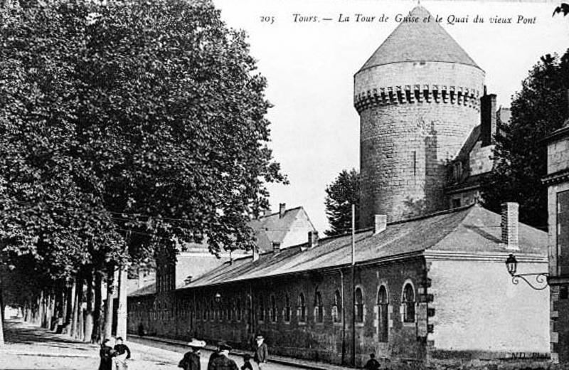 Tour de Guise et quai du vieux pont.