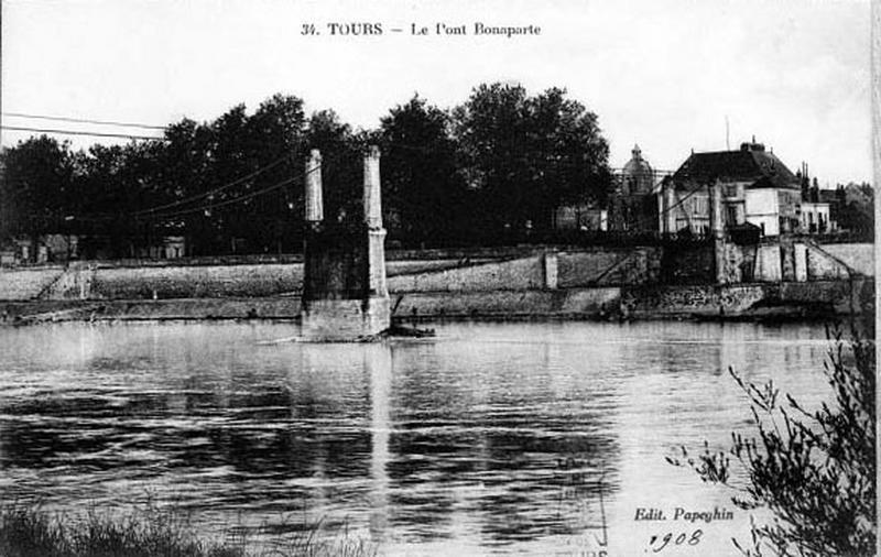 Vue prise de Saint-Cyr vers le quai des Tanneurs.