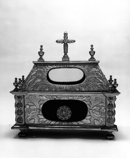 Reliquaire en bois doré de sainte Thérèse de l'Enfant Jésus : 40 x 24 x 20 cm : vue de face.