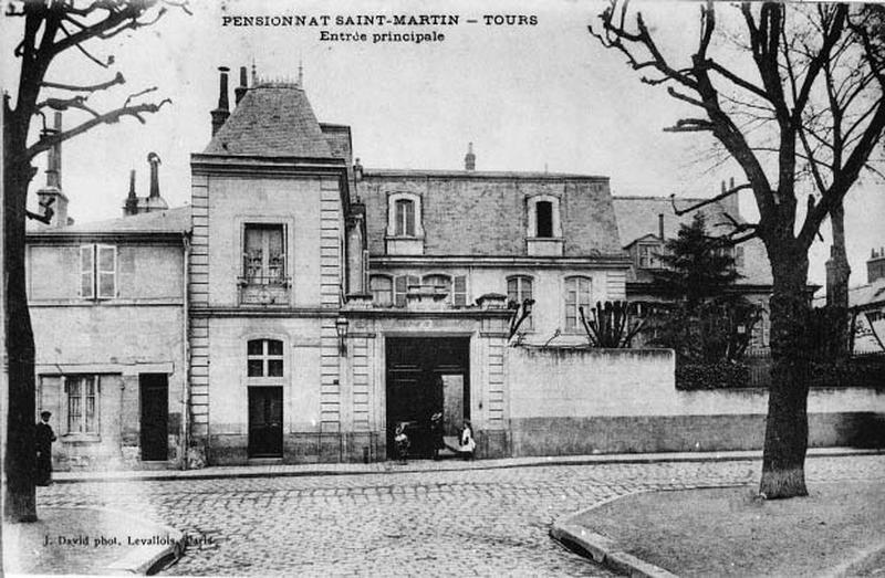 Façade antérieure sur rue, entrée principale : carte postale ancienne.