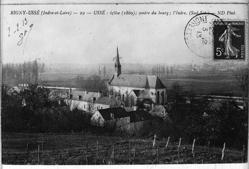 Vue générale de l'église et du bourg (sud-est).