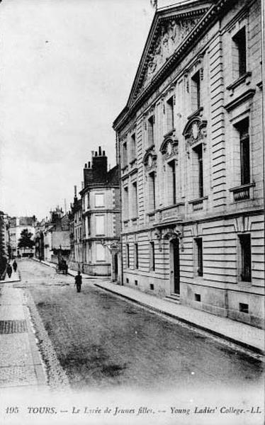 Facade sur rue.