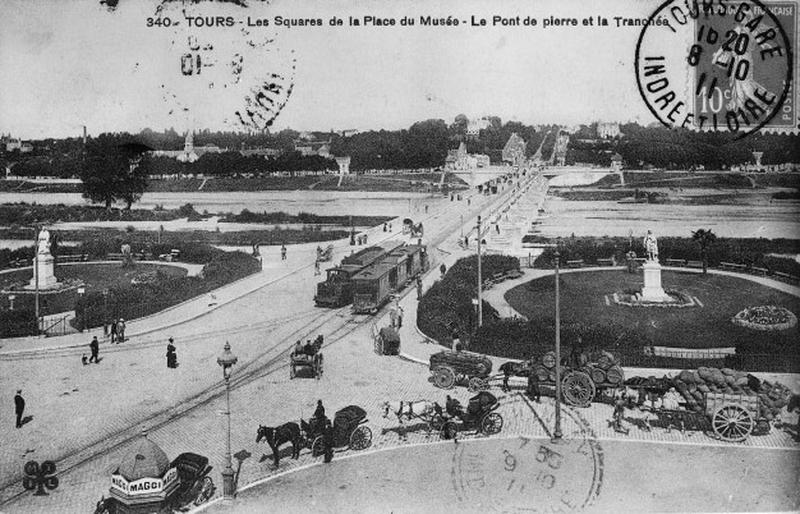 Vue d'ensemble de la place, du pont de Pierre et de la Tranchée.