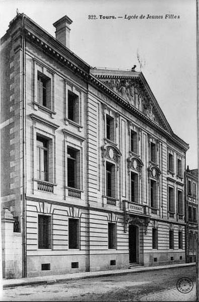 L'entrée, façade sur la rue d'Entraigues.