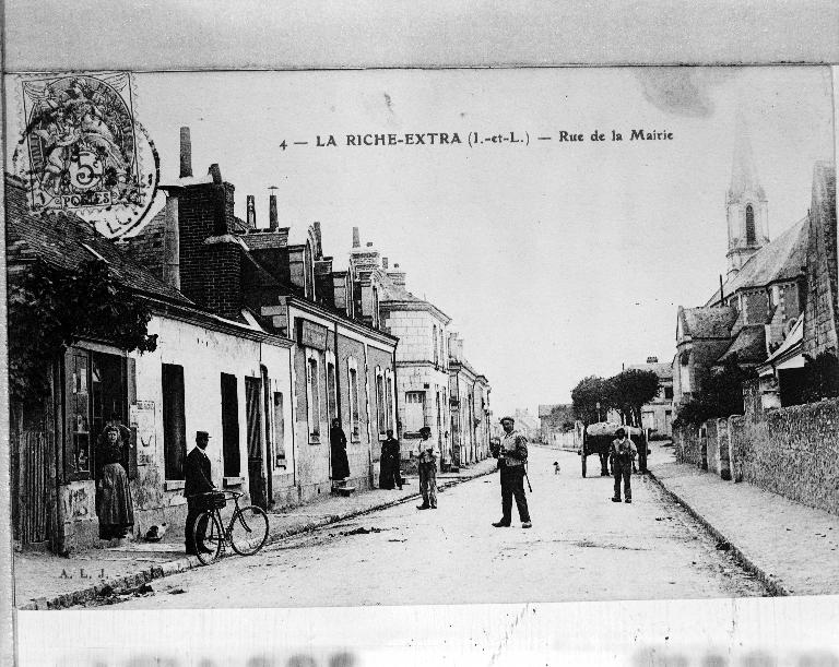 Rue de la Mairie au début du 20e siècle (Carte postale, collection particulière).