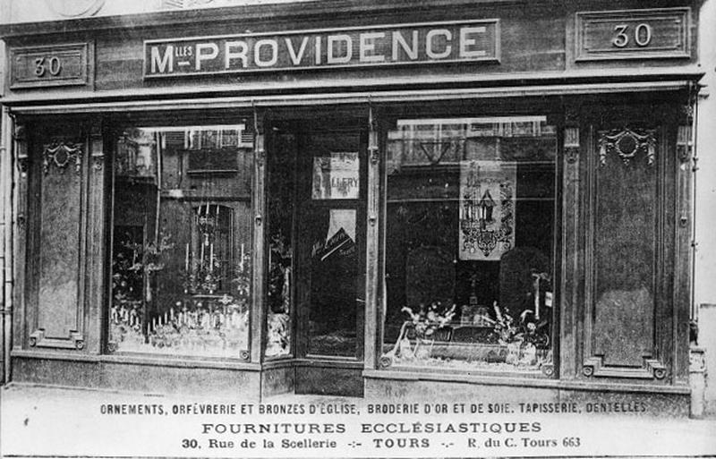 Magasin de fournitures ecclésiastiques 'Mesdemoiselles Providence', avant 1940.