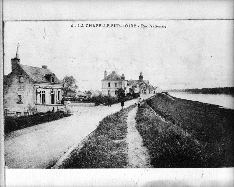 Vue d'Amboise et du château depuis l'île. Gravure du milieu du XIXe siècle. (collection particulière).