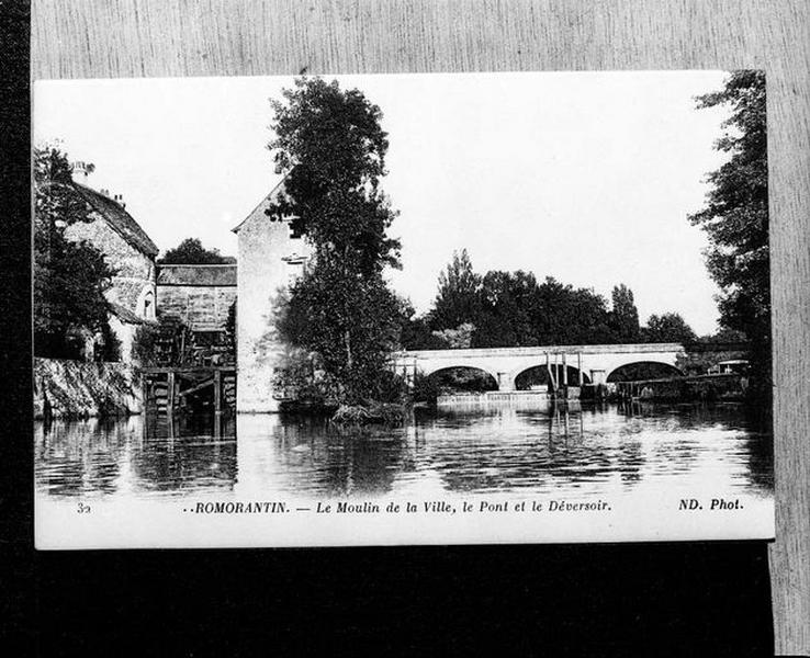 Vue d'ensemble du Moulin de la Ville et Tour Jacquemard.