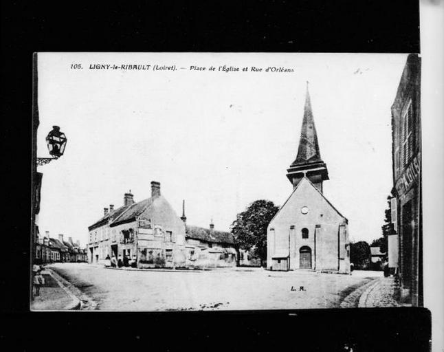 Façades des maisons et de l'église.