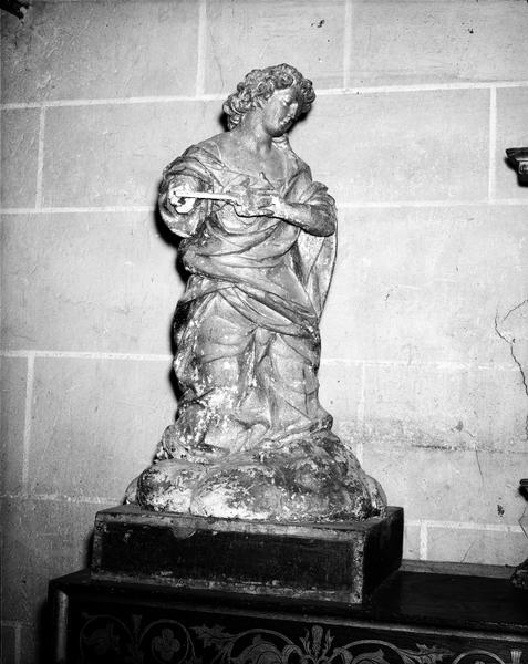 Statue d'autel : ange adorateur.