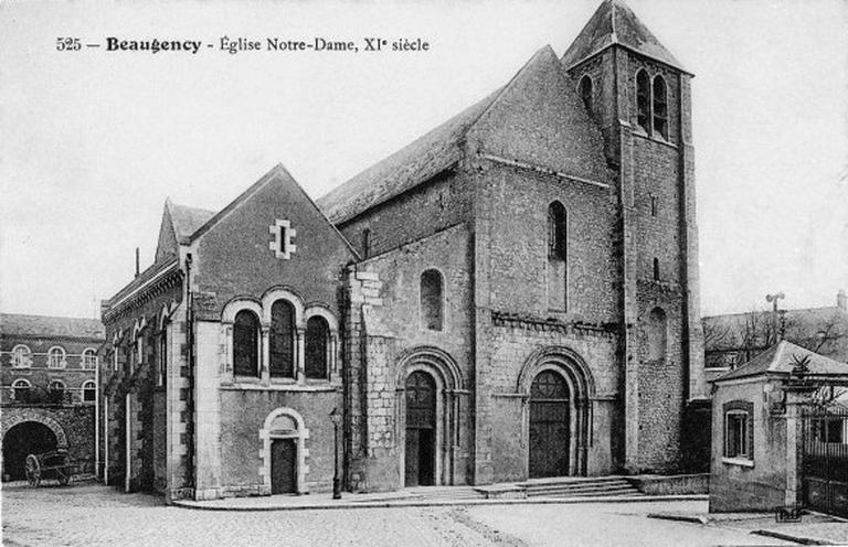 Façade ouest de l'église et chapelle Sainte-Anne à gauche. Au fond, à gauche on aperçoit un ancien bâtiment du dépôt de mendicité détruit en 1976.