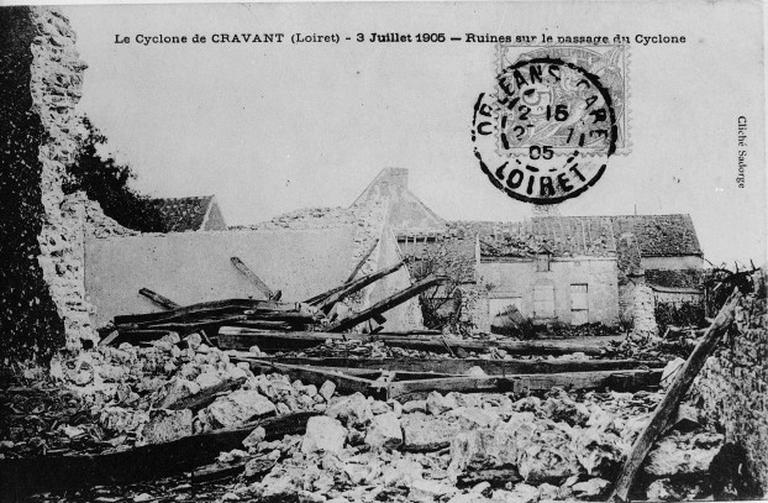 Maisons en ruine après le passage du cyclone de juillet 1905.
