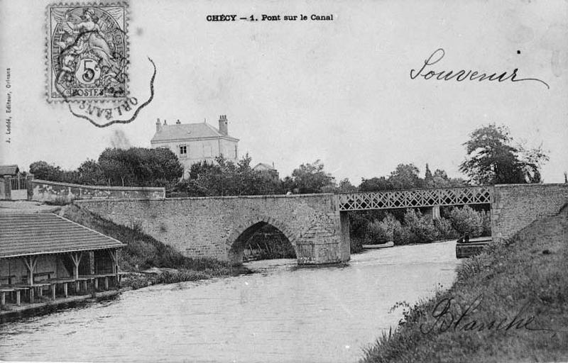 Pont sur le canal.