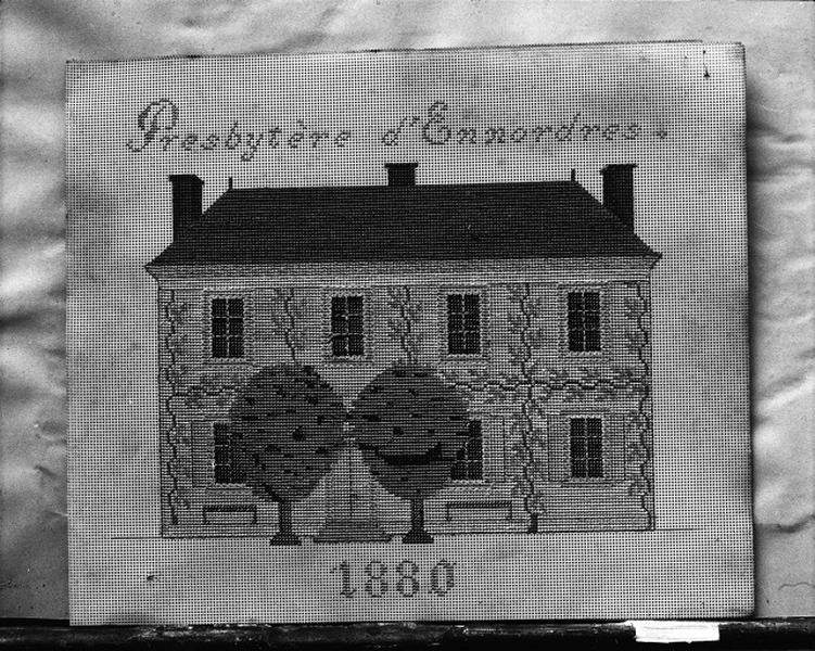 Tableau de broderie : le presbytère d'Ennordres