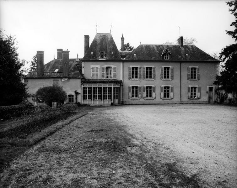 Façade antérieure sur cour.