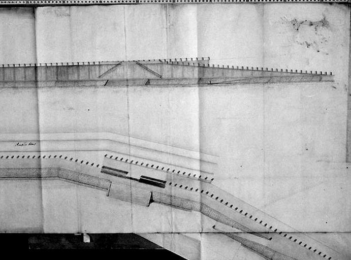 Premier projet de pont sur la Creuse en 1811: Coupe en travers du pont et plan de la culée de la ville haute et de ses abords. Détail, partie droite du plan. Le nord est vers le bas.