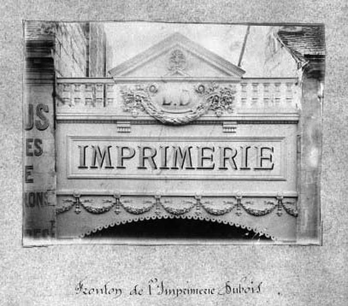 Fronton de l'imprimerie Dubois.