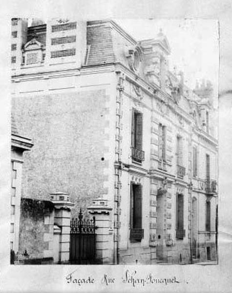 Façade sur rue.