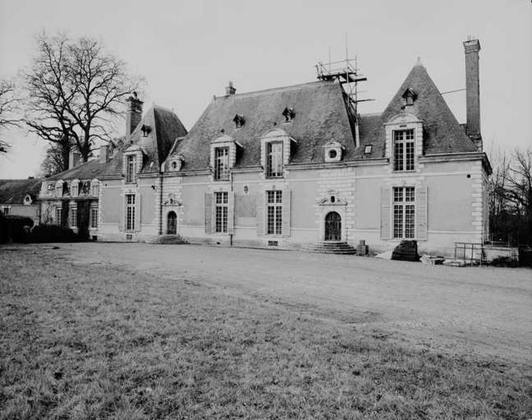 Façade antérieure sur cour.