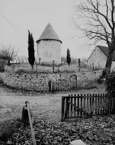 Vue d'ensemble du pigeonnier.