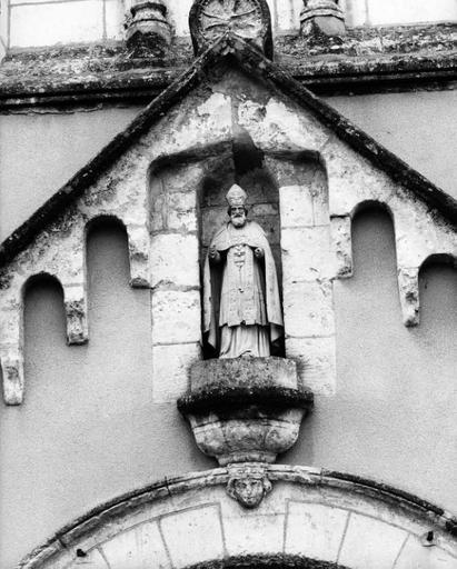 Façade sud : portail : statue de saint Evêque : saint-Aignan (?).