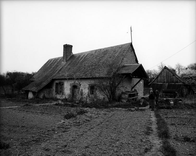 Façade postérieure sur jardin du logis.