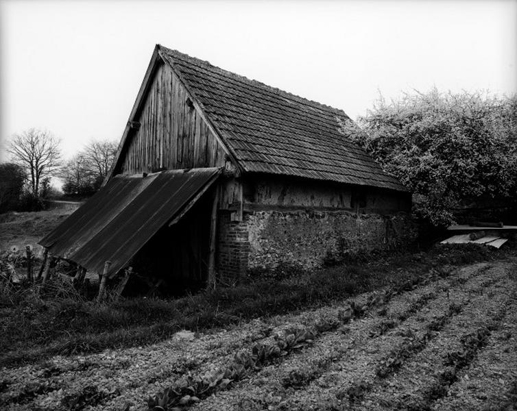 Façade postérieure sur jardin de l'étable.