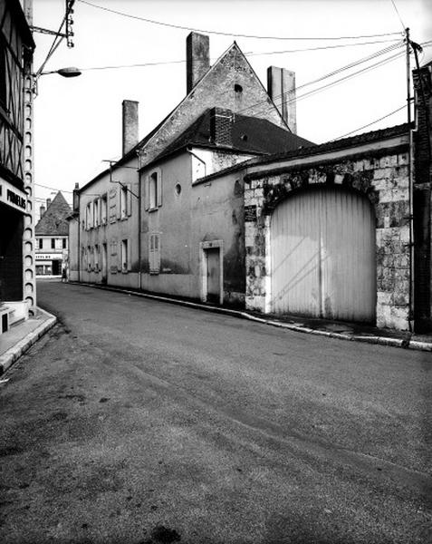 Vue de volume et façade sur cour.