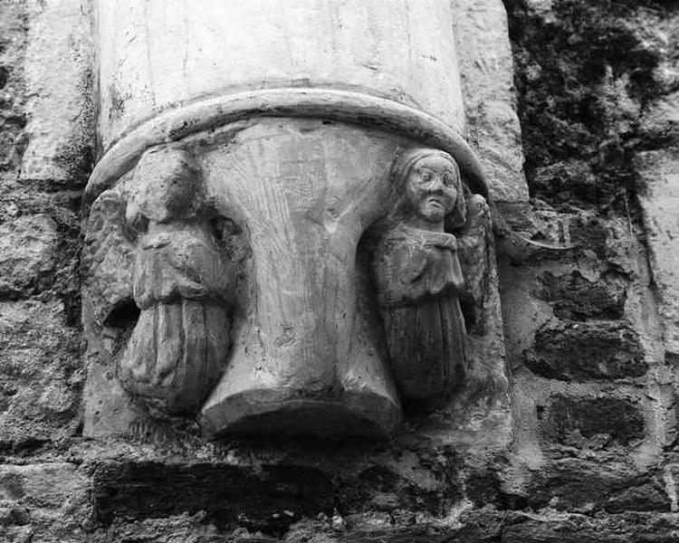 Transept sud, angle sud-Est, culot figuré.