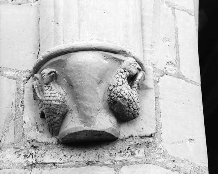 Transept sud, pilier, côté sud, culot.