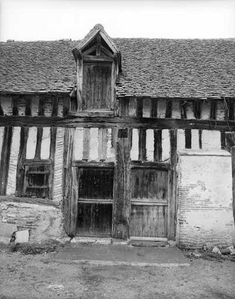 Détail des porte jumelées.