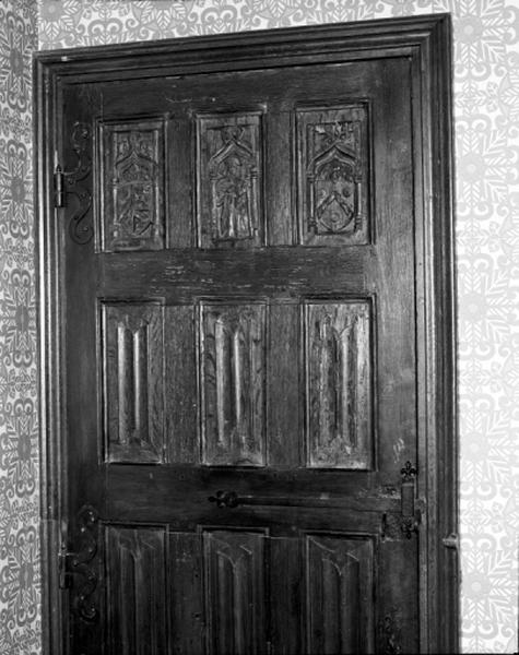 Détail du vantail d'une porte intérieure.