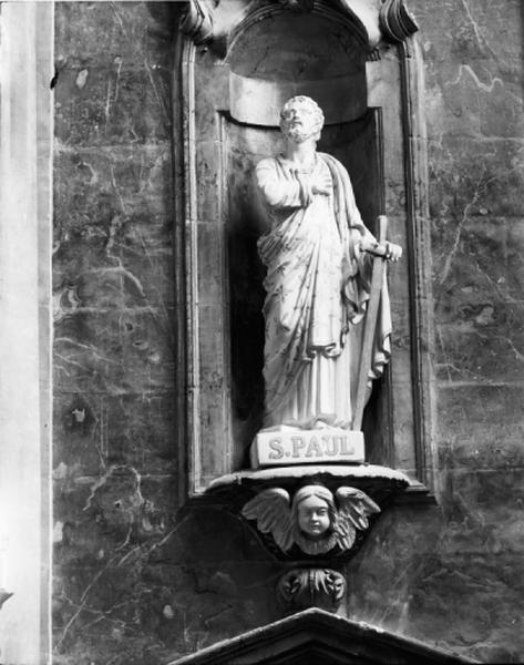 2 statues, groupe sculpté : anges adorateurs du Christ en croix, saint Pierre, saint Paul