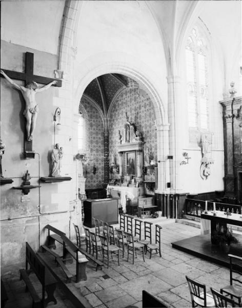 Vue intérieure vers la chapelle septentrionale.