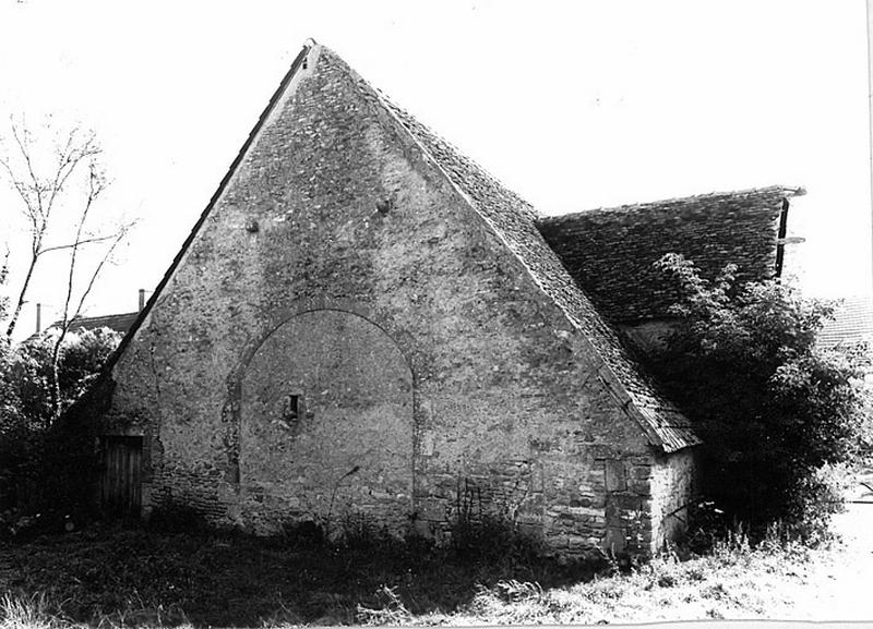 Grange à auvent P. 742 : vue de volume prise du sud ouest.