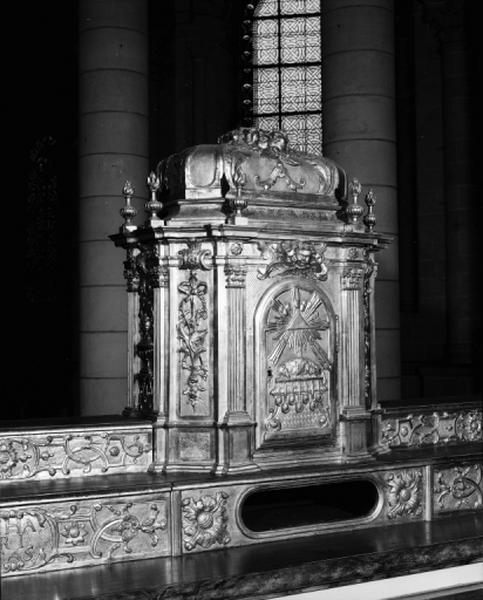 Détail du tabernacle, vue de 3/4.