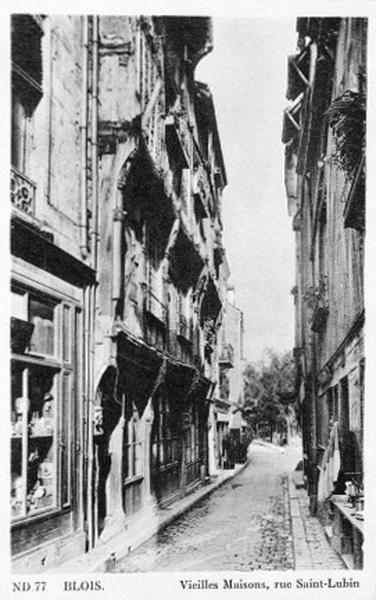 Vue d'ensemble de la rue Saint-Lubin, vers la place Louis XII.