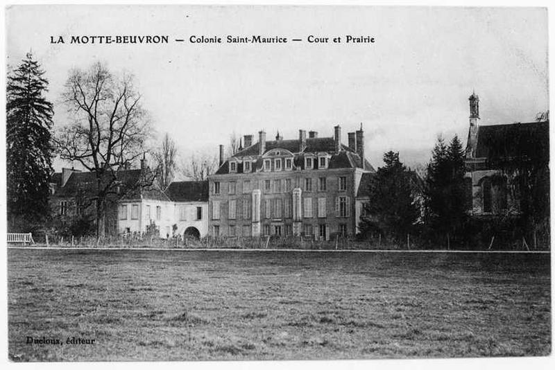 Vue du château, façade sur cour, début 20e siècle.