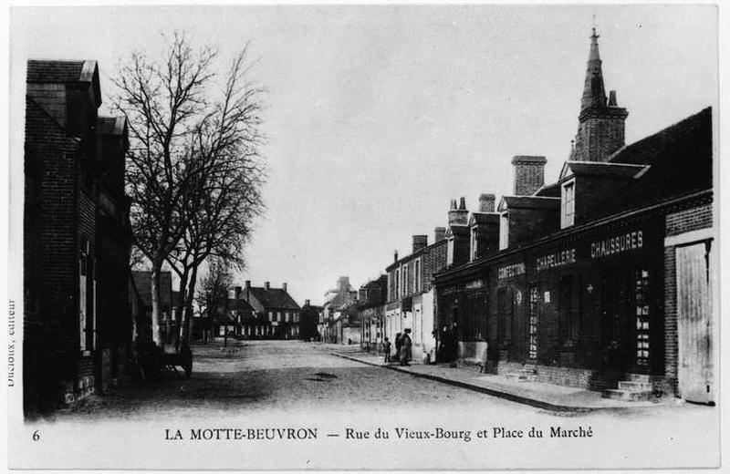 Vue d'ensemble de la place.
