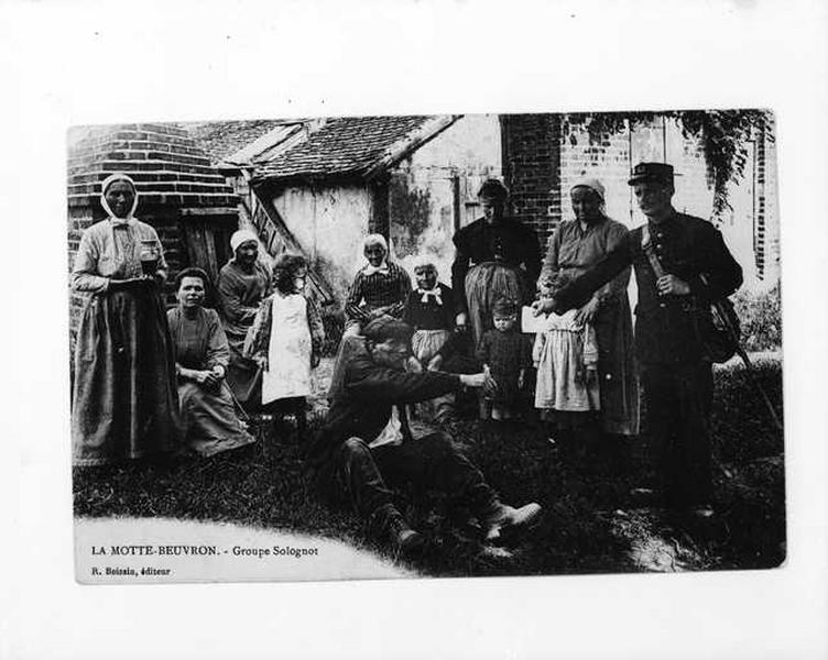 Groupe solognot, scène de rue.