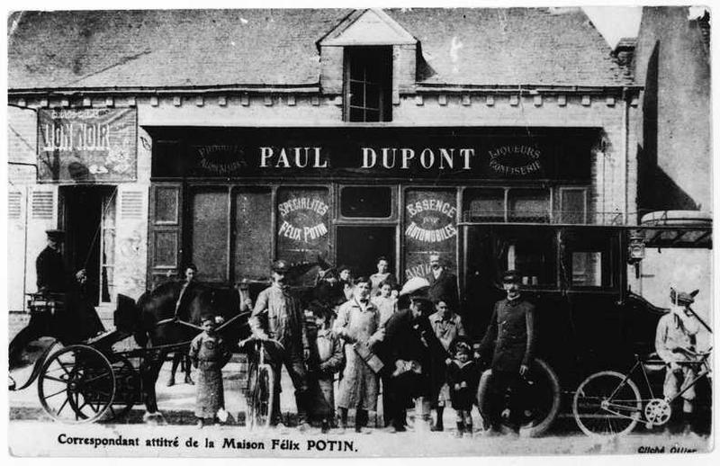 Façade sur rue du magasin Paul Dupont, correspondant attitré de la maison Félix Potin.