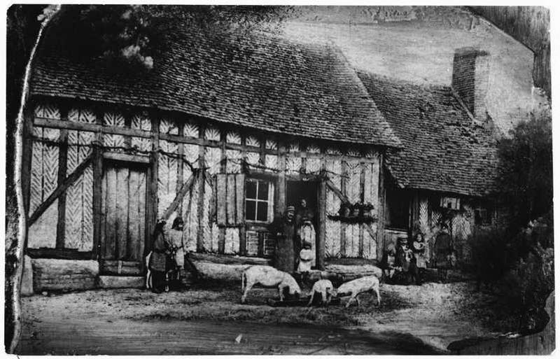 Vue d'ensemble de la maison en pan de bois.