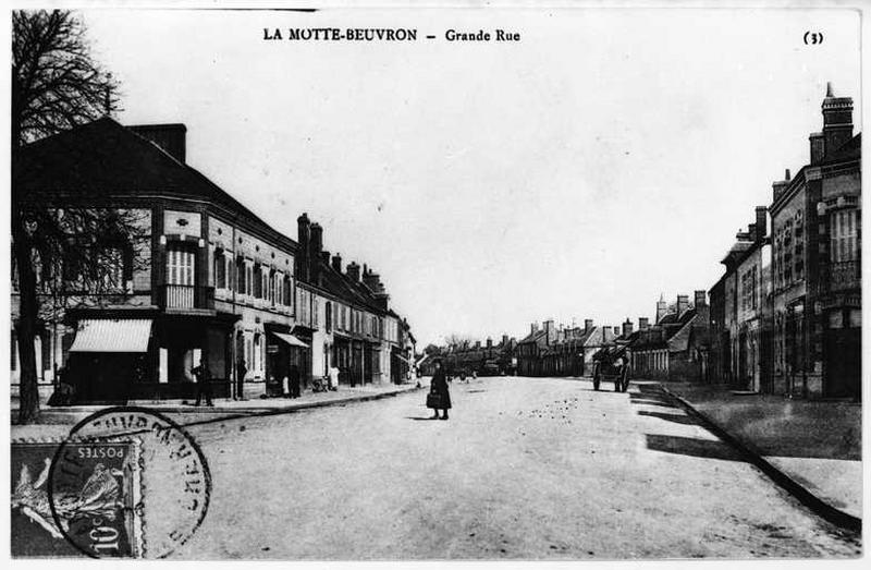 Vue d'ensemble de la rue.